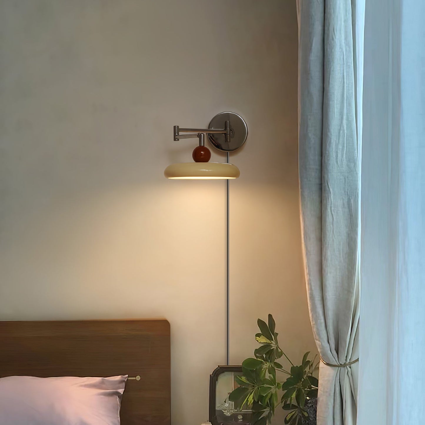 Lola Plug-in Wall Sconce